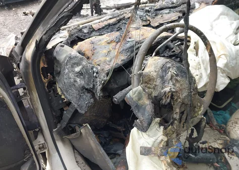 2001 Lincoln Continental из США, поврежденный, VIN 1LNHM97V81Y617612